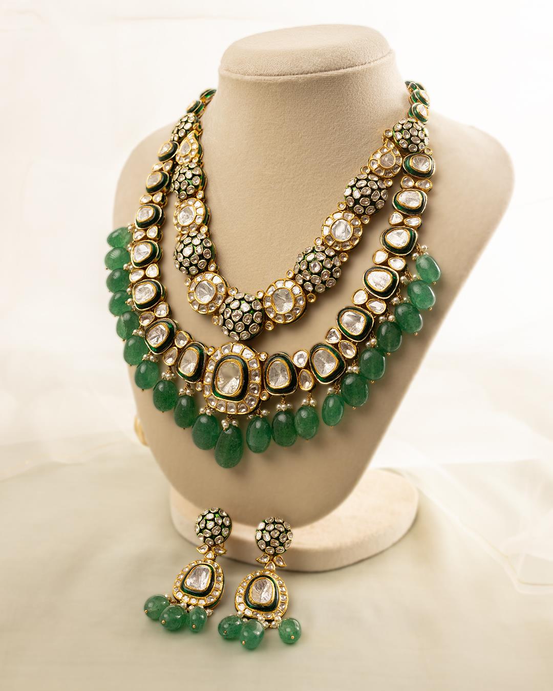 The Royal Maharani Charm: 18K Yellow Gold Polki and Emerald Jewelry Set For Wedding.