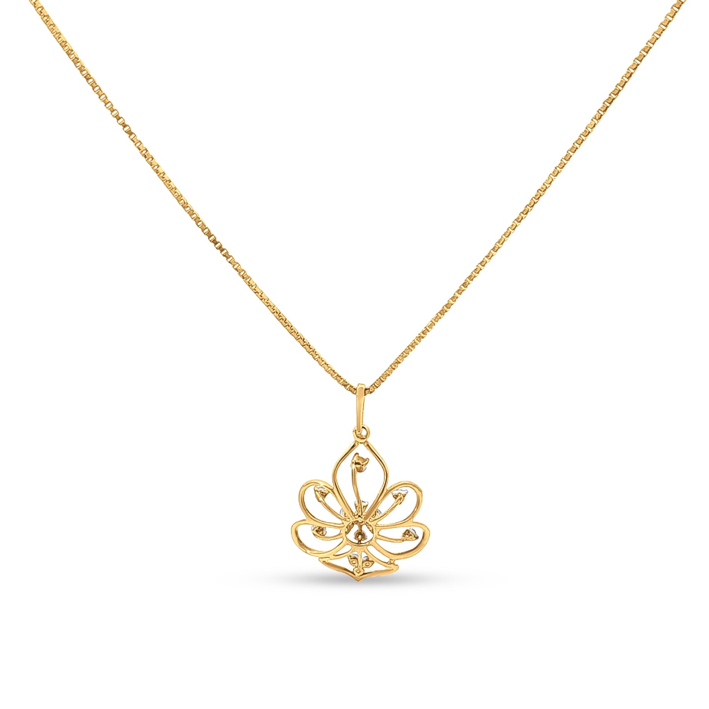 Pankhaara Harmony: 18k Yellow Gold Pan Leaves Diamond Pendant Necklace Set