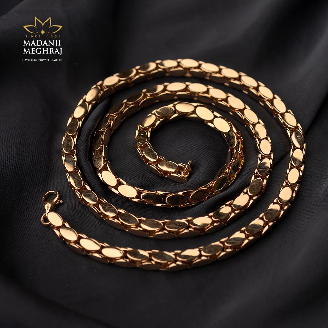 Radiant Serpent: The 18K Rose Gold Cobra Chain