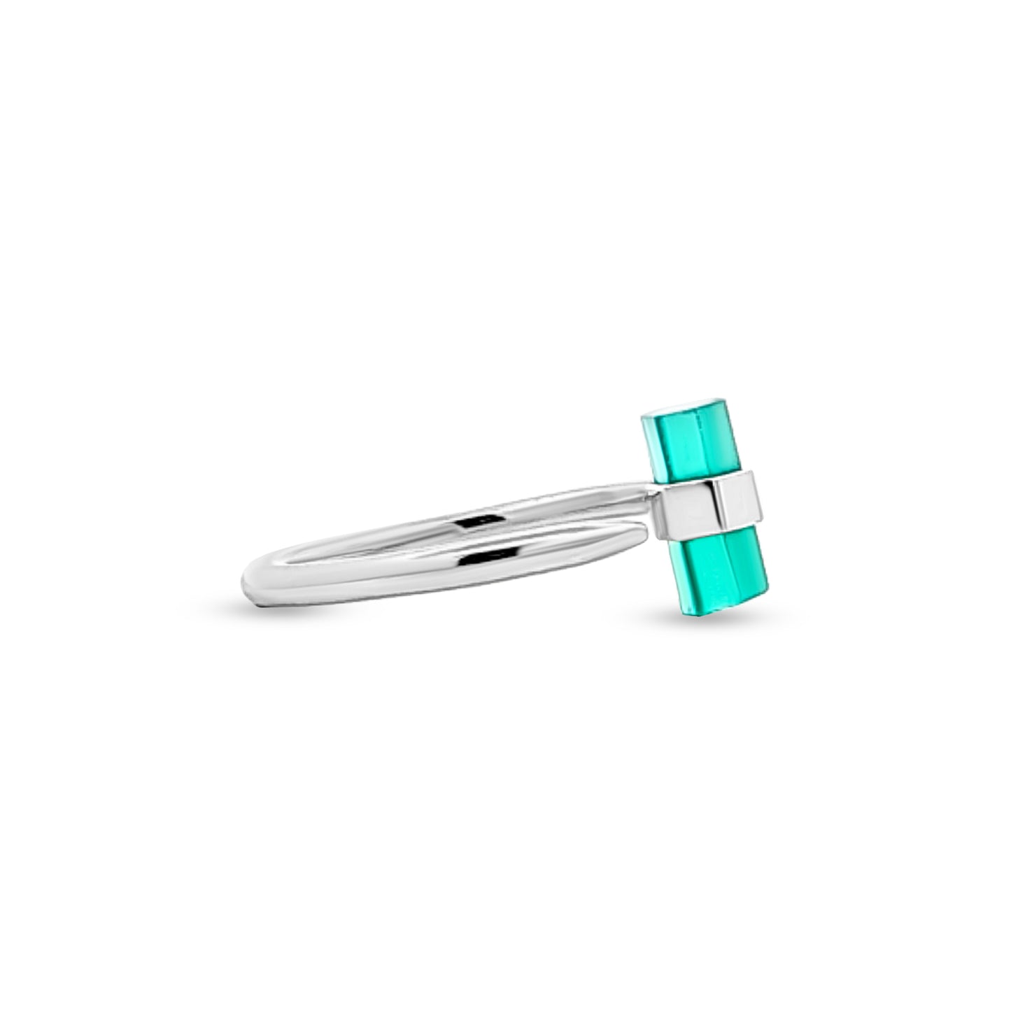 Saanvi Shine: Half Shank Green Stone Unique Ring