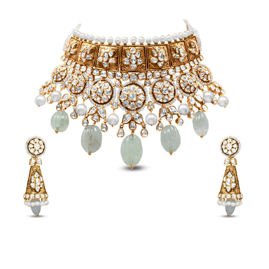 Choker Necklace Set With Emerald And Pearl In 18K Yellow Gold