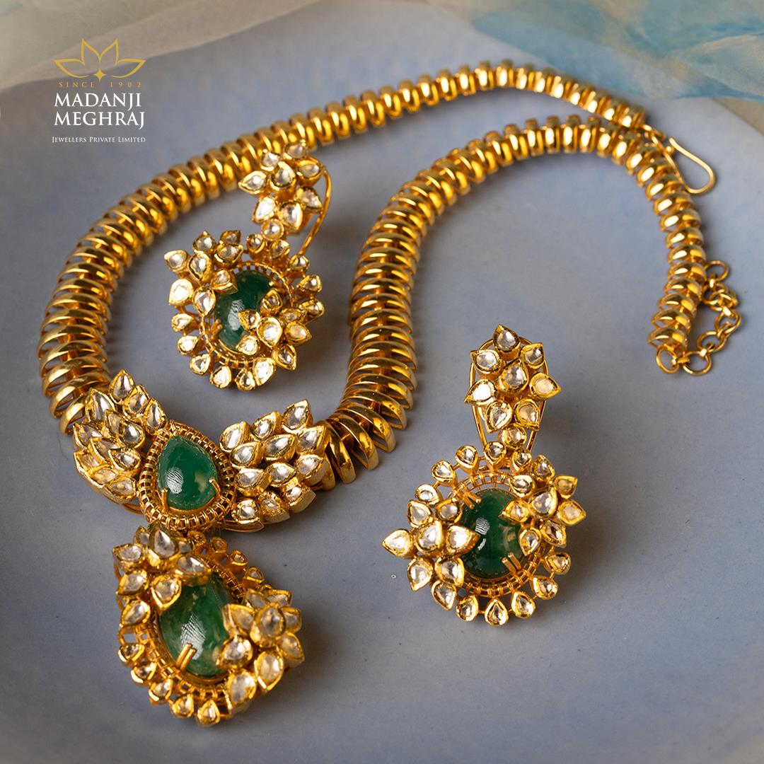 Shringar Ratna: The Majestic Splendor Tradional 18K Yellow Gold Polki Bridal Set