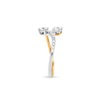 Two-Tone Harmony: 18k Gold Solitaire Ring with Dual Round Diamonds