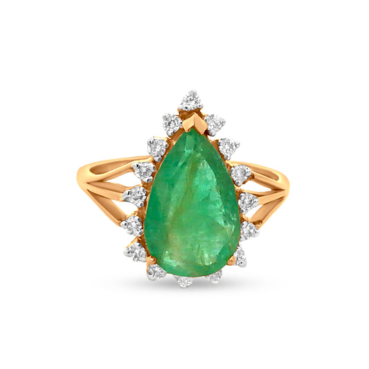 Stunning 18K Yellow Gold Emerald & Diamond Ring With 3.1 Carat Of Pear Shaped Emerald In Center