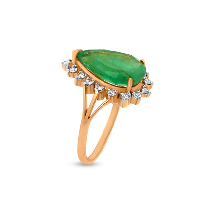 Stunning 18K Yellow Gold Emerald & Diamond Ring With 3.1 Carat Of Pear Shaped Emerald In Center