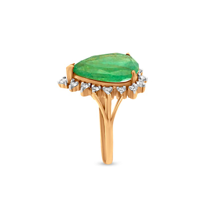 Stunning 18K Yellow Gold Emerald & Diamond Ring With 3.1 Carat Of Pear Shaped Emerald In Center