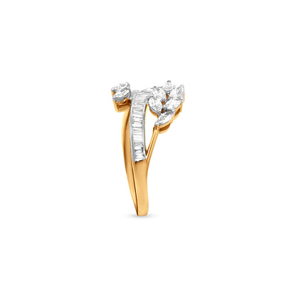 Timeless Beauty: 18k Yellow Gold Ring with Baguette and Marquise Diamonds in Abstract Foliole Design.