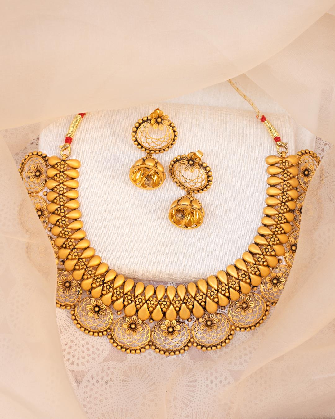 Shahi Zewar: 22K Yellow Gold Choker & Earring Set