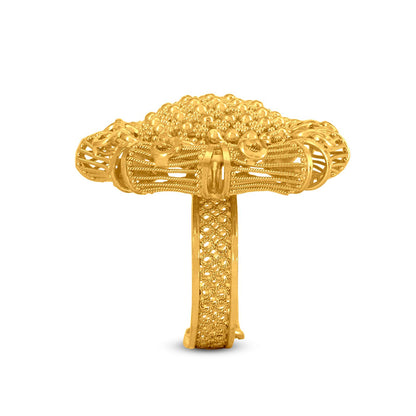 22k Yellow Gold Cocktail Ring: Exquisite Filigree Craftsmanship.